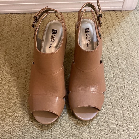 White Mountain Block Heels - Picture 2 of 5